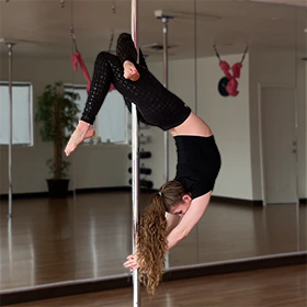 Photo of the pole dance move Layback Bridge